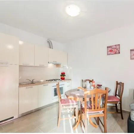 Ivan 4+2 * Pakoštane