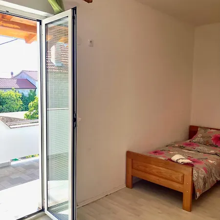 アパート Ivan 4+2 *