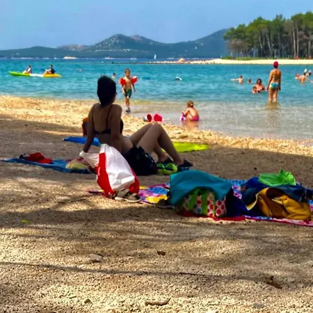 Ivan 4+2 アパート Pakoštane