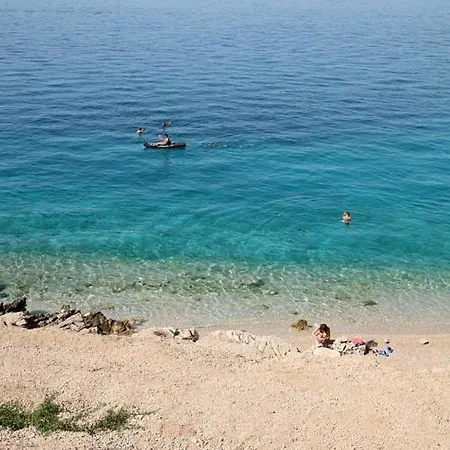 アパート Ivan 4+2 *