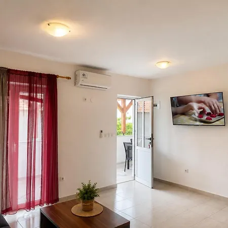 Apartment Ivan 4+2 Pakostane