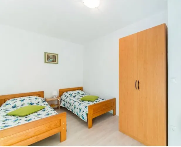 Апартаменты Ivan 4+2 *