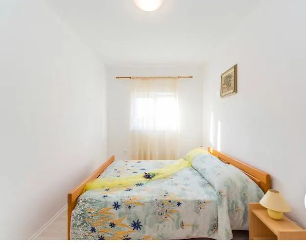 Ivan 4+2 * Пакоштане