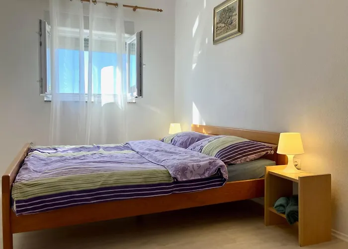 Апартаменты Ivan 4+2 *